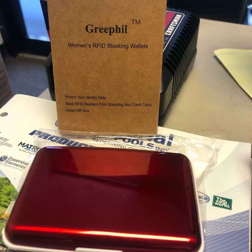 Greenphil lady’s credit card holder